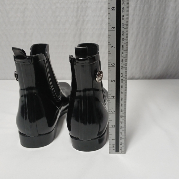 Micheal Kors Pull On Ankle Rain Boots. Size 10 - Picture 4 of 7